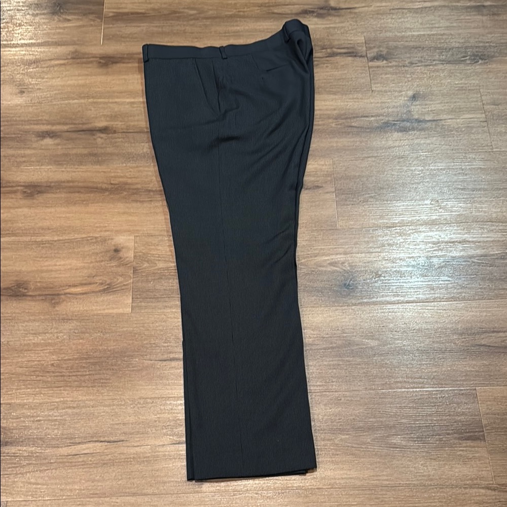 Kenneth Cole Reaction Black PinStriped Men's Dress Pants. Size 36x32